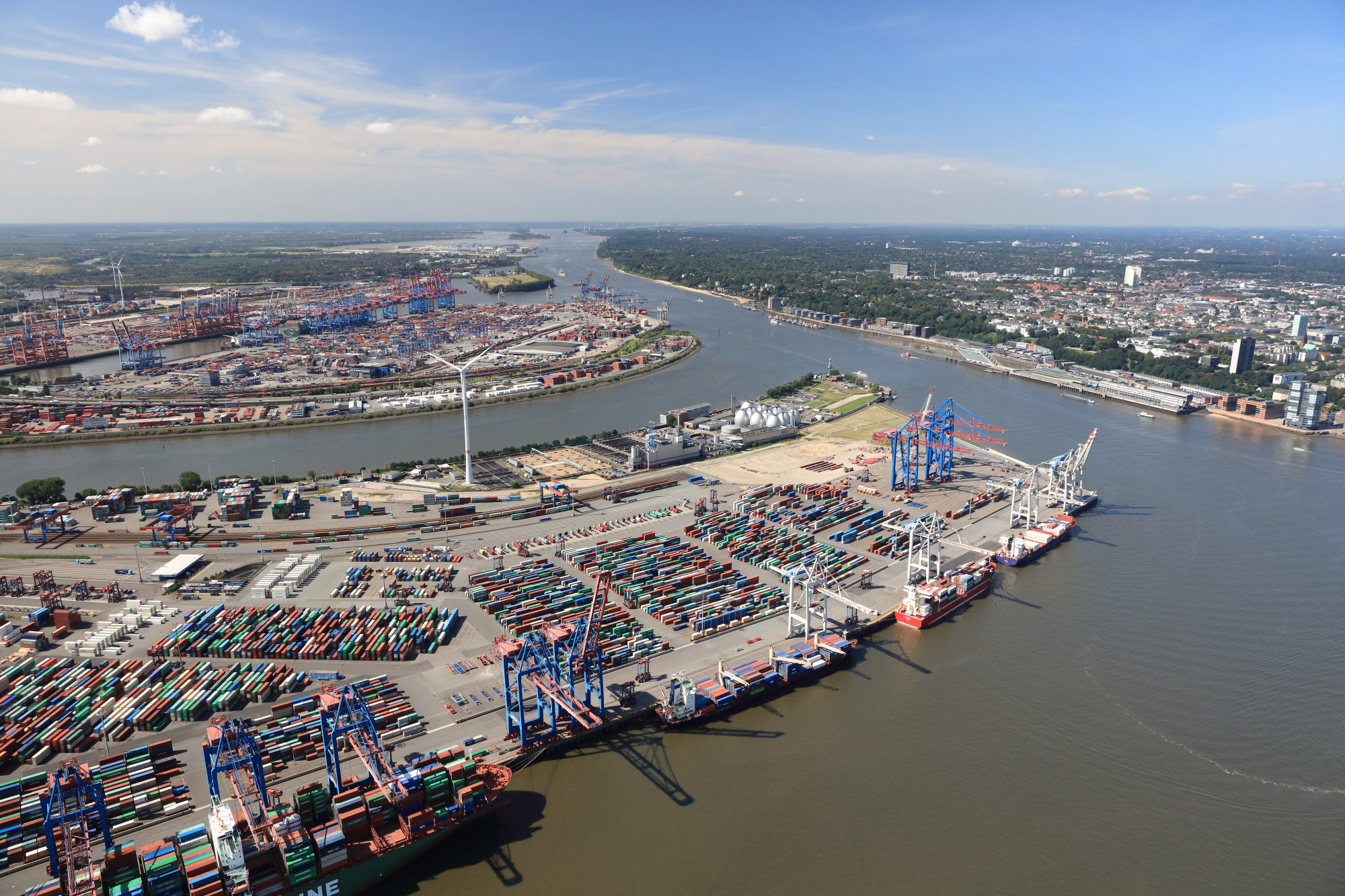  Port of Hamburg  handles 104 million tons of seaborne 