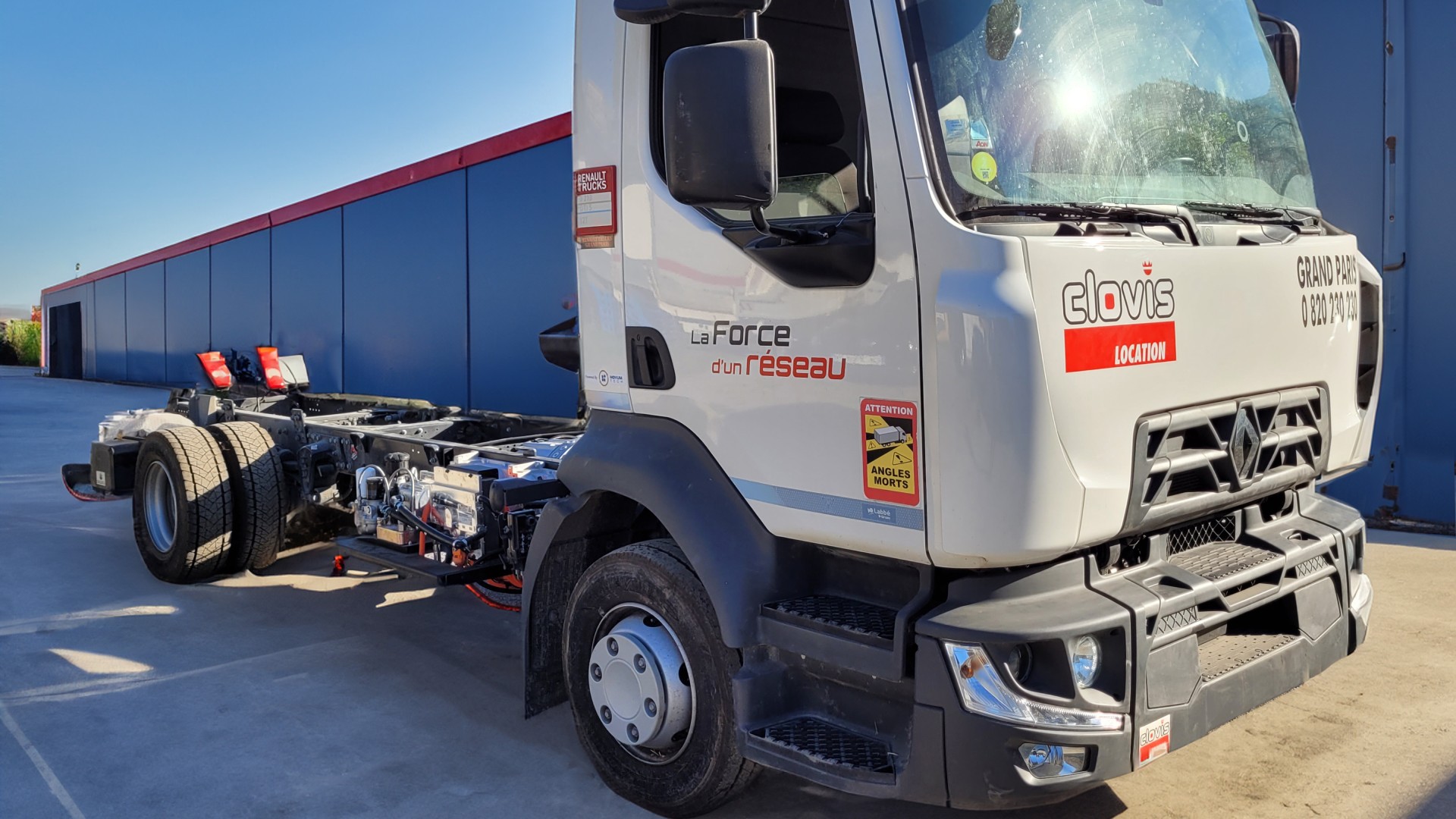 Η Renault Trucks ολοκλήρωσε πρόσφατα τη μετατροπή ενός diesel φορτηγού 12 τόνων, σε ένα πλήρως ηλεκτρικό όχημα μπαταρίας (BEV). 