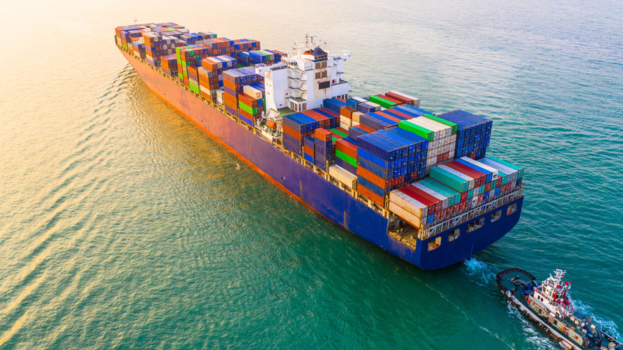 ΔΝΤ: Ετήσια μείωση κατά 30% της θαλάσσιας μεταφοράς εμπορευματοκιβωτίων μέσω Ερυθράς Θάλασσας