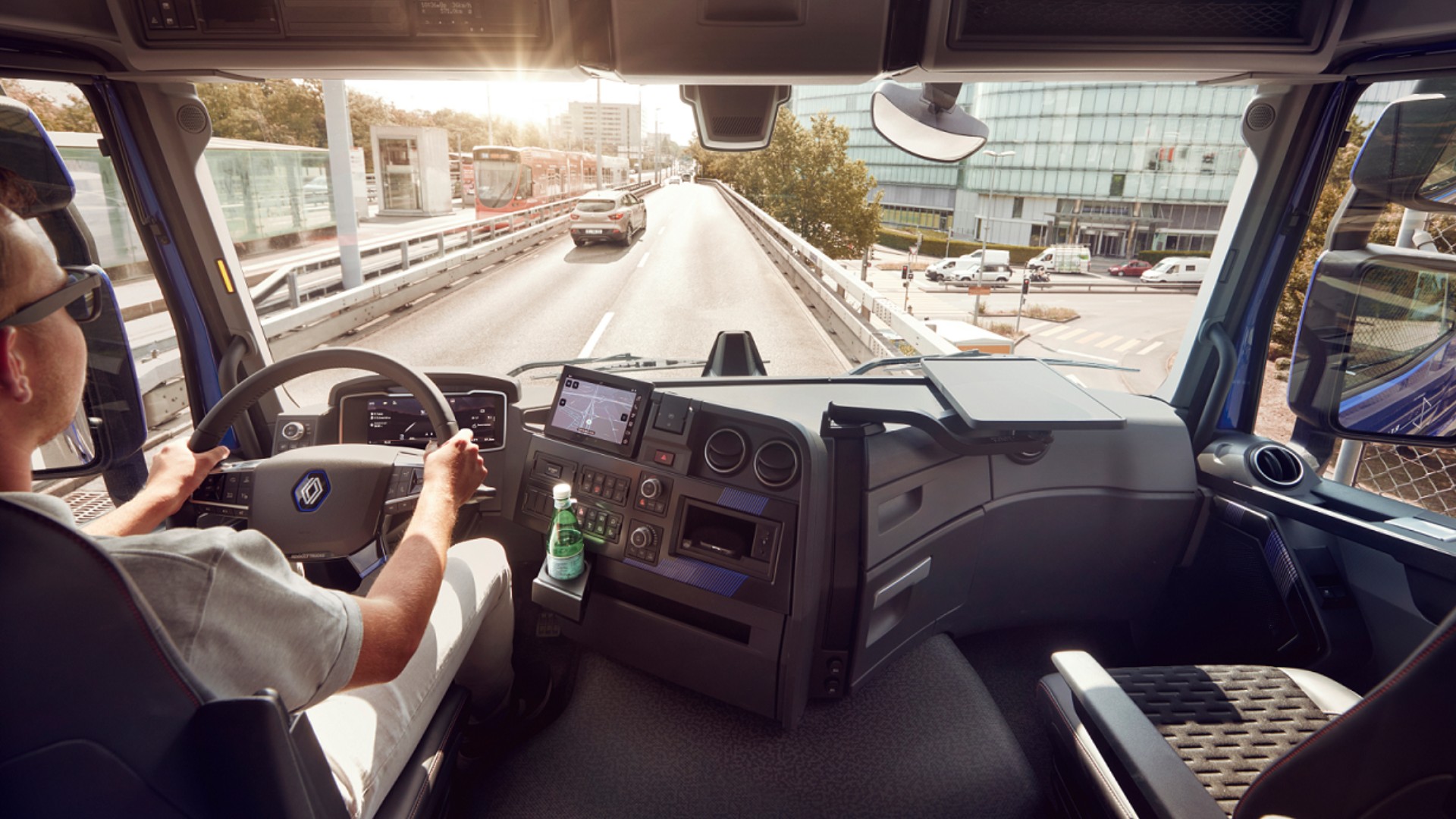 Ξεκίνησε η παραγωγή των βαρέων ηλεκτρικών φορτηγών της Renault Trucks